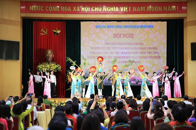 hoan kiem ha noi ton vinh va trao tang danh hieu nguoi tot viec tot cho 430 ca nhan tieu bieu