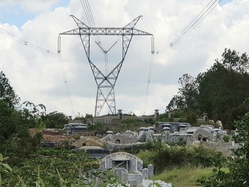 thua thien hue bien hanh lang an toan luoi dien 500kv thanh nghia trang