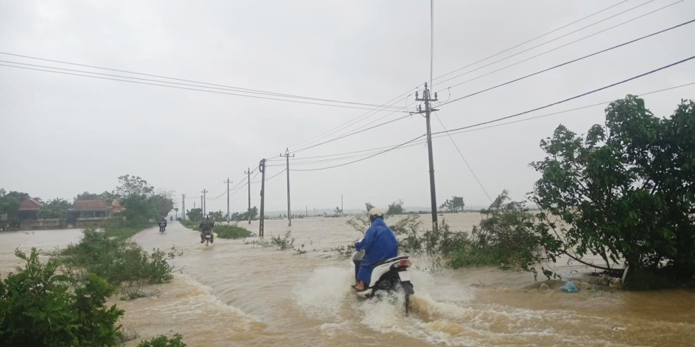 Quảng Bình: Nhiều khu vực bị chia cắt, cô lập do lũ “bủa vây”