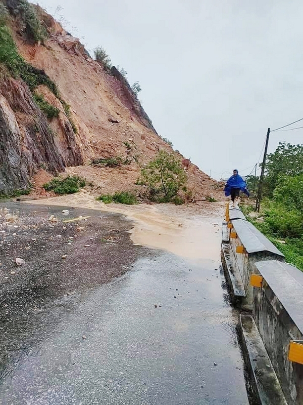 nghe an mua lon keo dai nhieu thuy dien dong loat xa lu