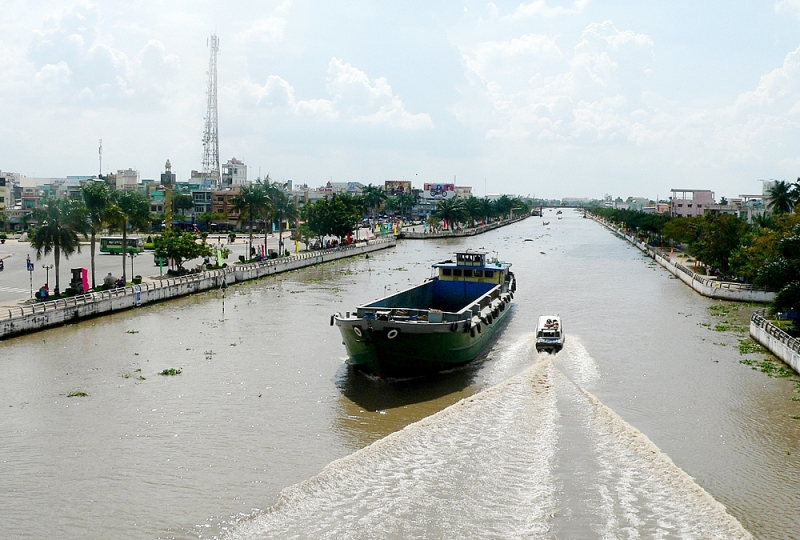 xuoi nguoc kenh xang xa no kham pha doi song cu dan xu ngan va nghe ke chuyen huyen thoai con duong lua gao miet hau giang