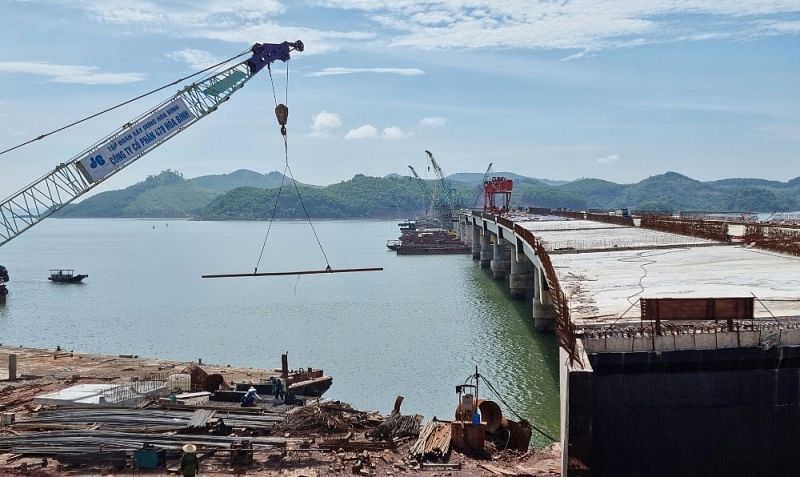 quang ninh cau duong la don bay thuc day kinh te phat trien