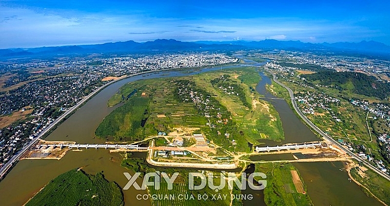 doanh nghiep muon dau tu nha hang noi tren song tra khuc