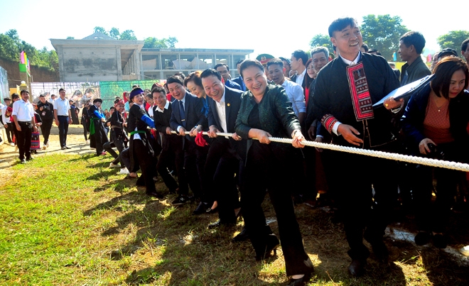 Chủ tịch Quốc hội Nguyễn Thị Kim Ngân dự Ngày hội Đại đoàn kết dân tộc tại Yên Bái