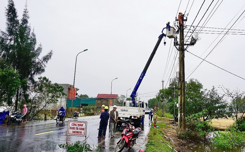 quang binh da cap dien tro lai cho 100 khach hang