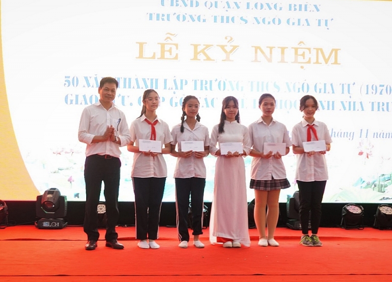 long bien ha noi ky niem 50 nam truong thcs ngo gia tu