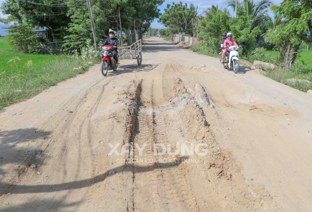 ninh thuan cac chu dau tu du an dien gio dien mat troi tho o viec sua duong cho dan