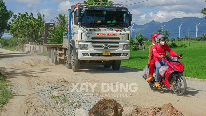 ninh thuan de nghi cac chu dau tu du an nang luong sua chua khac phuc hu hong duong giao thong