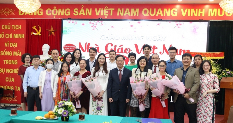 hoc vien amc to chuc gap go cac giang vien nhan dip ky niem ngay nha giao viet nam