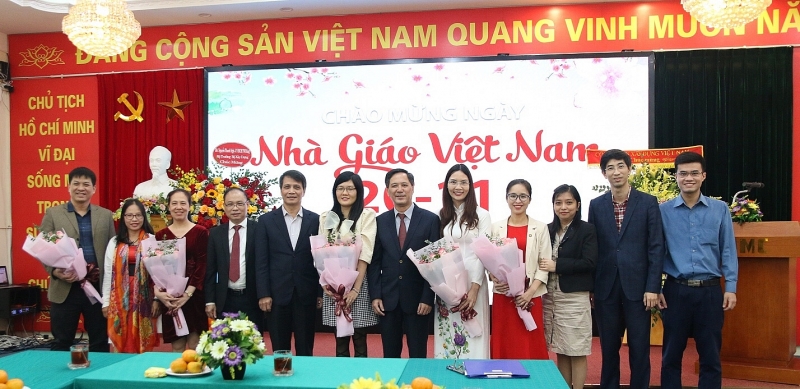 hoc vien amc to chuc gap go cac giang vien nhan dip ky niem ngay nha giao viet nam