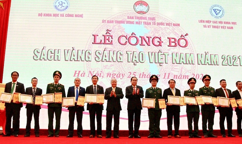 gom dat viet don vi duy nhat duoc vinh danh 3 cong trinh tieu bieu trong sach vang sang tao viet nam 2021