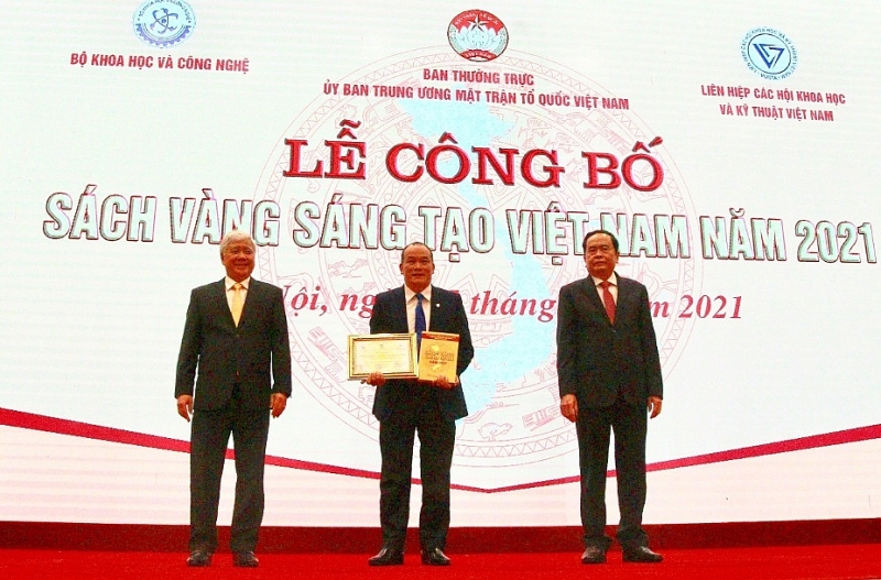 gom dat viet don vi duy nhat duoc vinh danh 3 cong trinh tieu bieu trong sach vang sang tao viet nam 2021