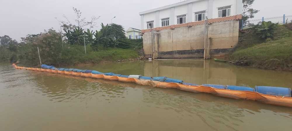 Nghệ An: Nghi vấn vết dầu loang trên sông Lam?