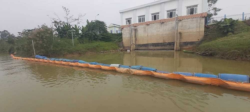 nghe an nghi van vet dau loang tren song lam