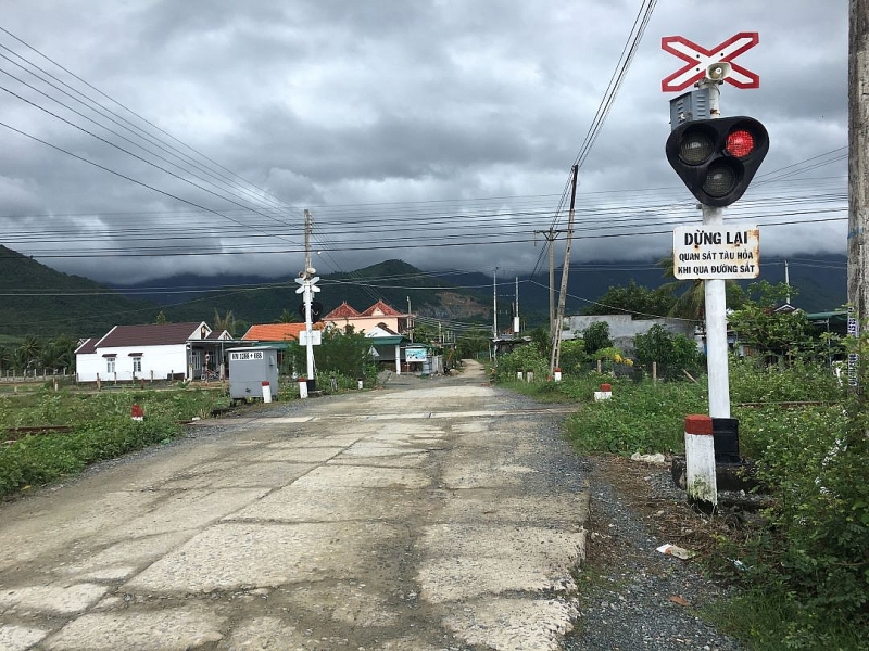 ninh hoa khanh hoa tram tron be tong khong phep ngang nhien hoat dong truoc mat chinh quyen