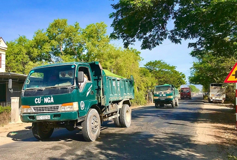 ninh thuan tiem an nhieu nguy co tai nan giao thong tu xe cho vat lieu qua kho qua tai