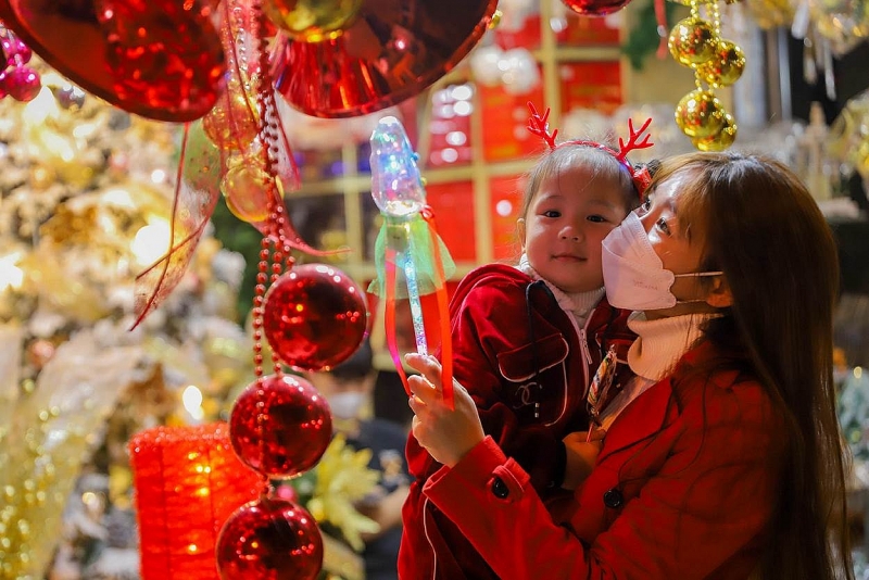 khong khi giang sinh tran ngap duong pho ha noi