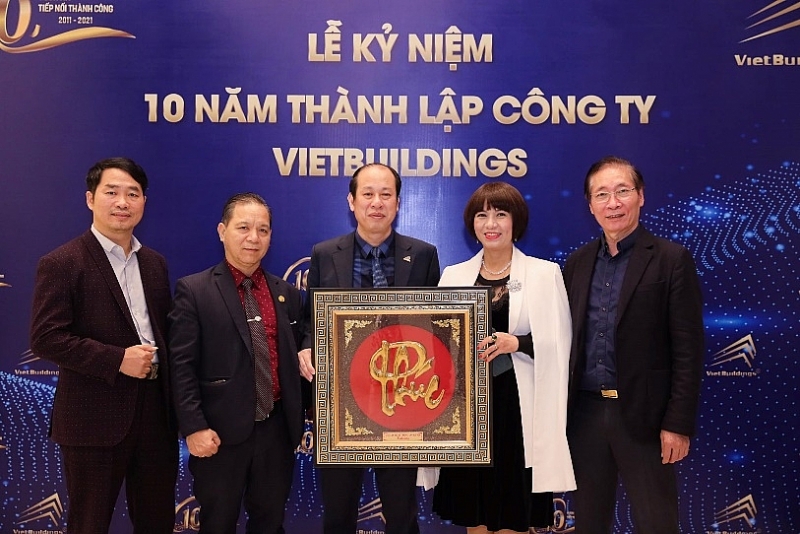 10 nam khong ngu quen tren chien thang vietbuildings tang truong duong vuot qua dai dich