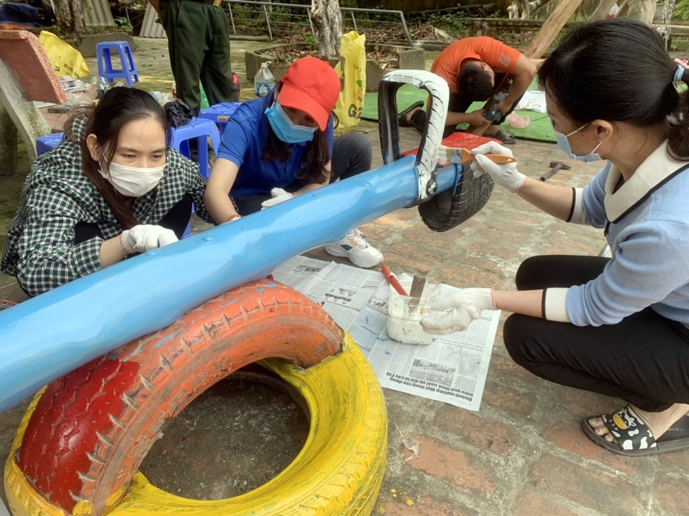 Hà Nội: Tập đoàn BASF trao tặng sân chơi cho trẻ em Ba Vì